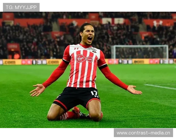 范戴克后场长传进攻中的战术枢纽作用解析 范戴克后场长传进攻中的战术枢纽作用解析