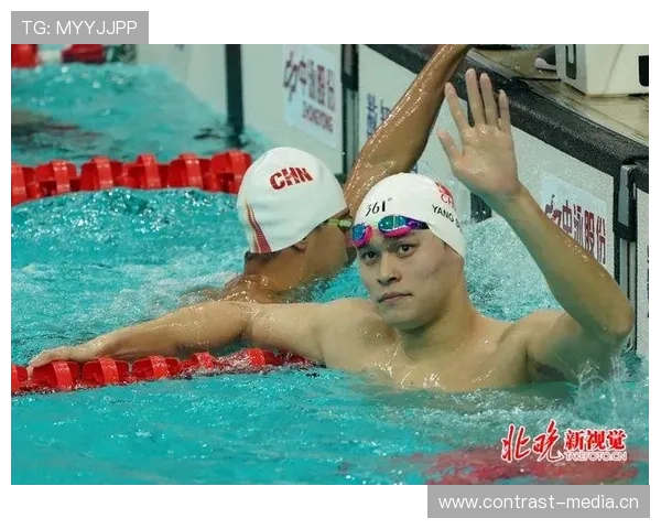 徐嘉余训练完直接拎着爱马仕去吃路边摊？